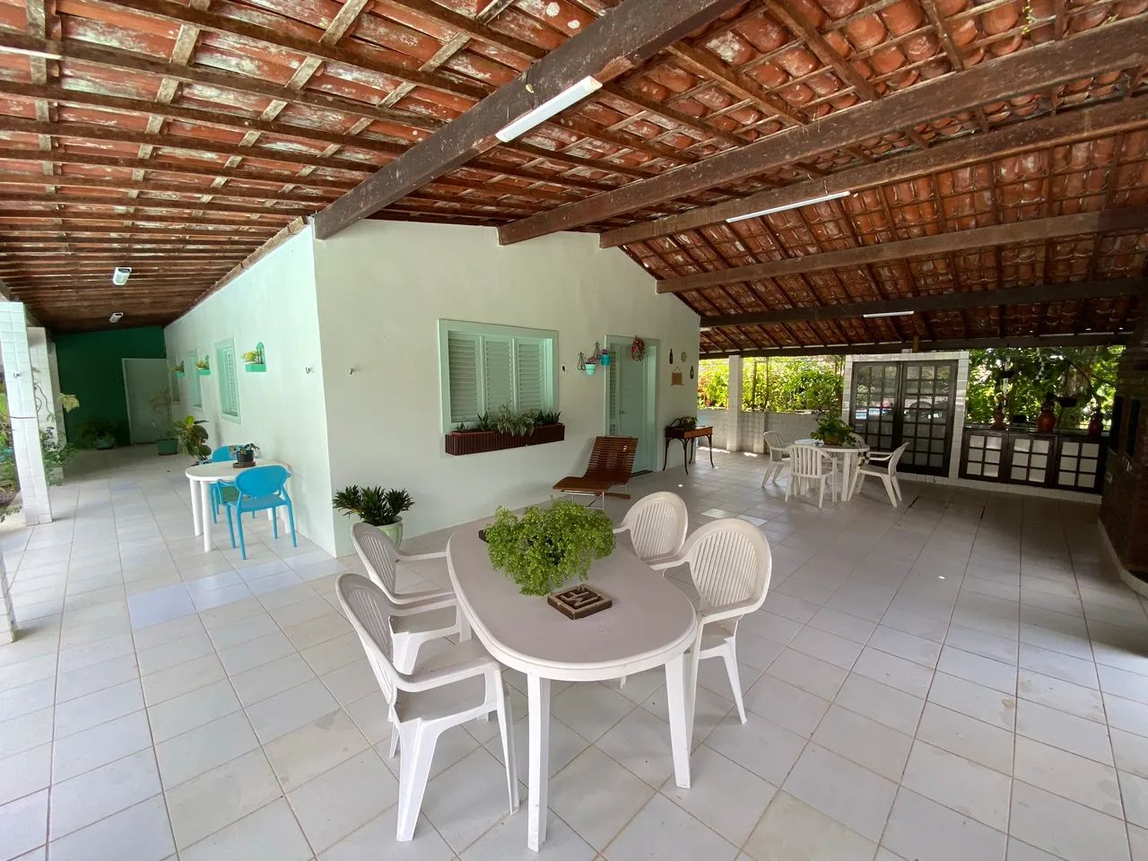 Vendo excelente imóvel em condomínio, com 4 quartos sendo 2 suítes e 1 Master  - Foto 2