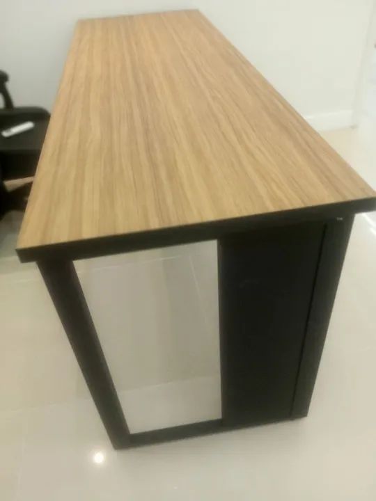 Mesa de Escritório Moderna com Estrutura em Aço Preto - Foto 4