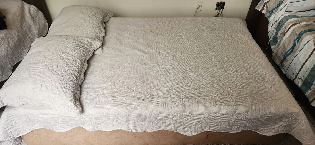 Sofá Cama 3 lugares com almofadas.65568166306435122