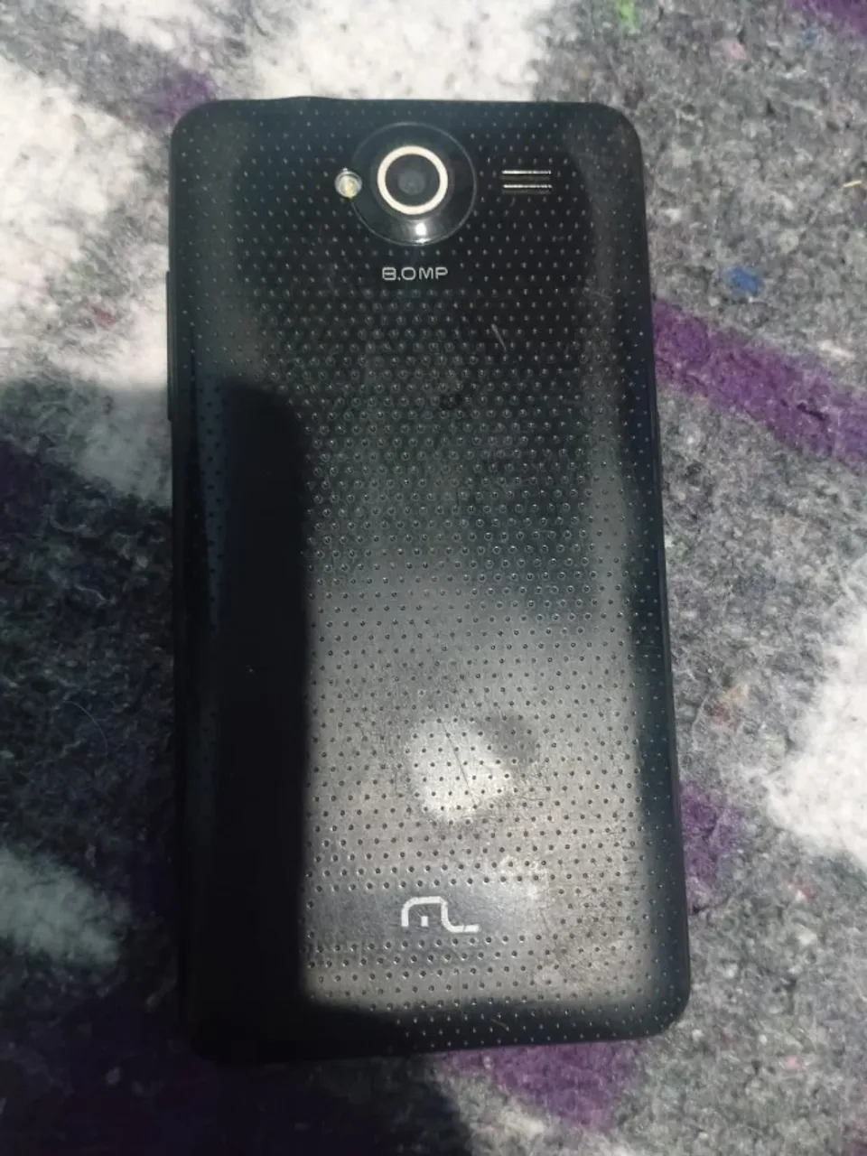 Celular para retirar peças ou concerto.