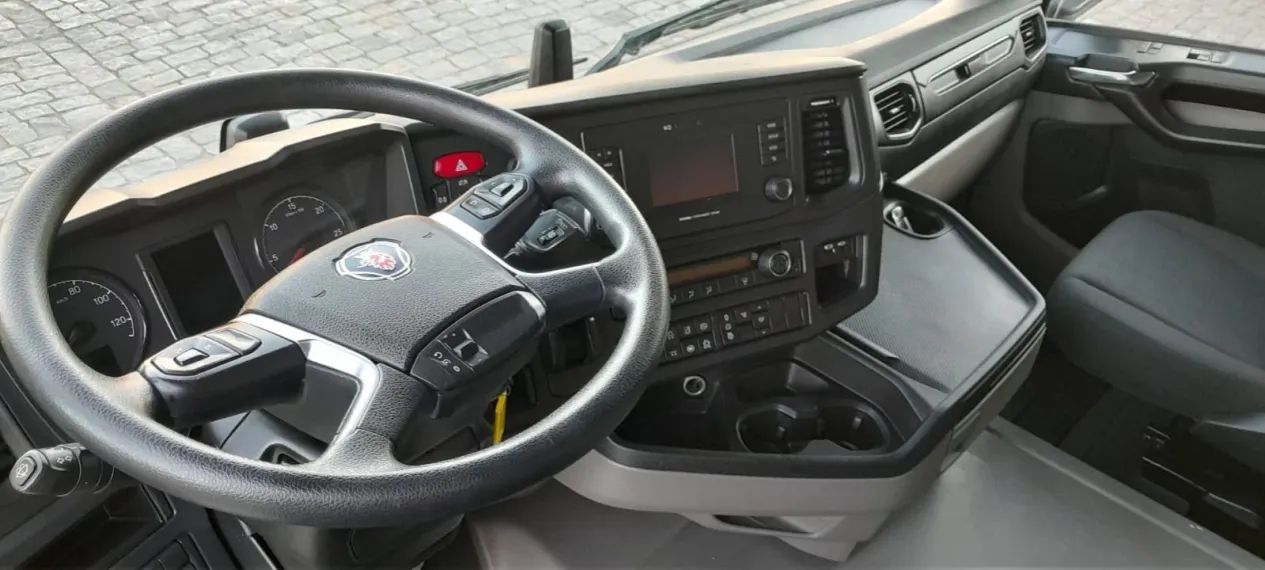 SCANIA R450 A6X2 2022/2023  SAIA LATERAL, DEFLETORES, PNEUS NOVOS, PACOTE LUXO, ADAS, UNIC - Foto 7
