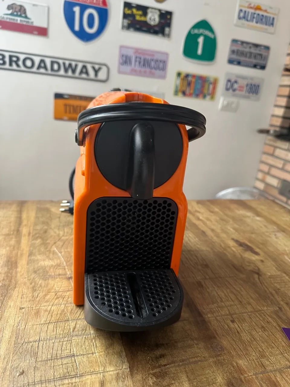 Linda máquina de café Nespresso em ótimo estado