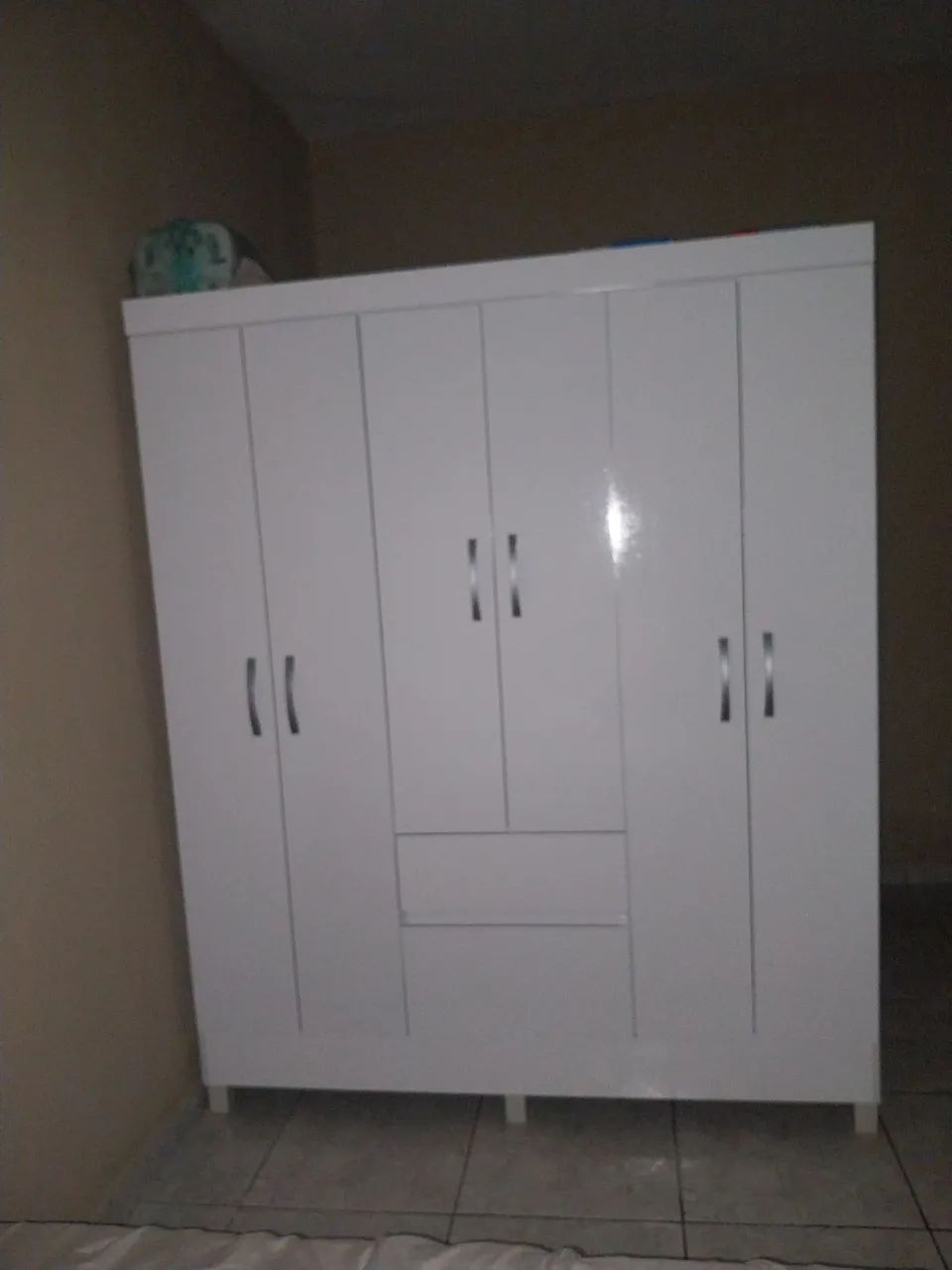 Guarda-Roupa Branco com 6 Portas