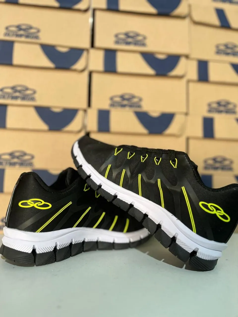 Tênis Olympikus Preto com Detalhes em Amarelo