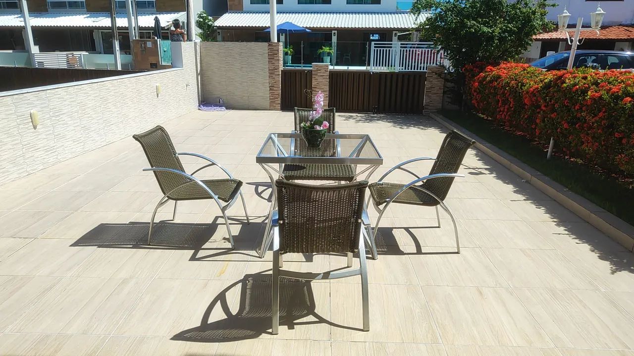 Conjunto de Mesa e Cadeiras para Área Externa