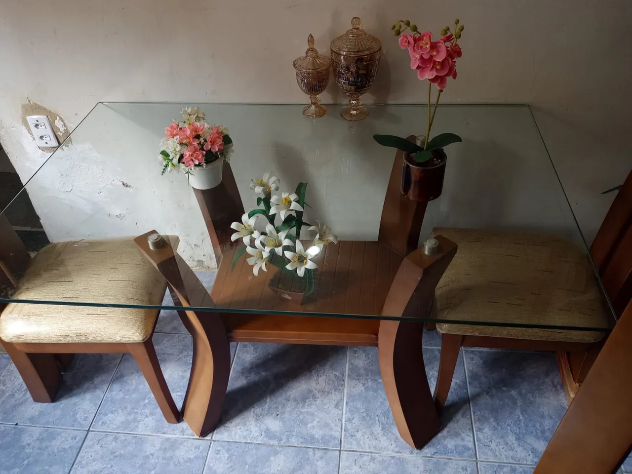 Mesa de Jantar em Madeira com Tampo de Vidro