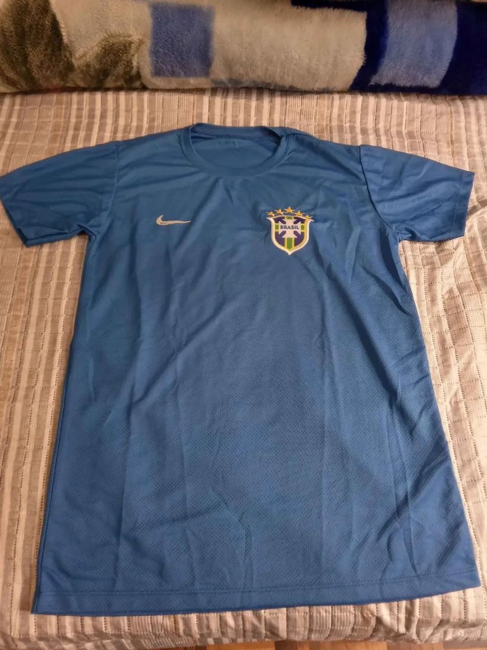 LOTE 23 CAMISAS BRASIL, TAMNHO E COR VARIADO - Foto 5
