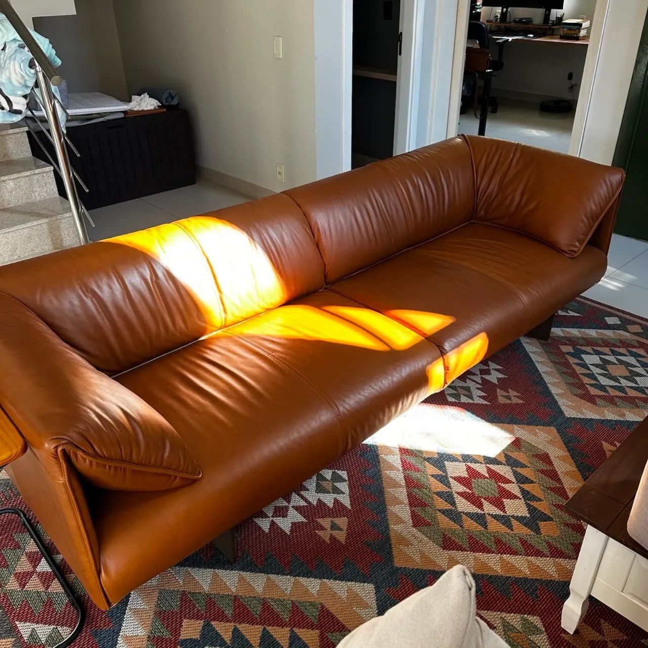 Vendo Sofá em Couro Legítimo - 4 lugares - Foto 5