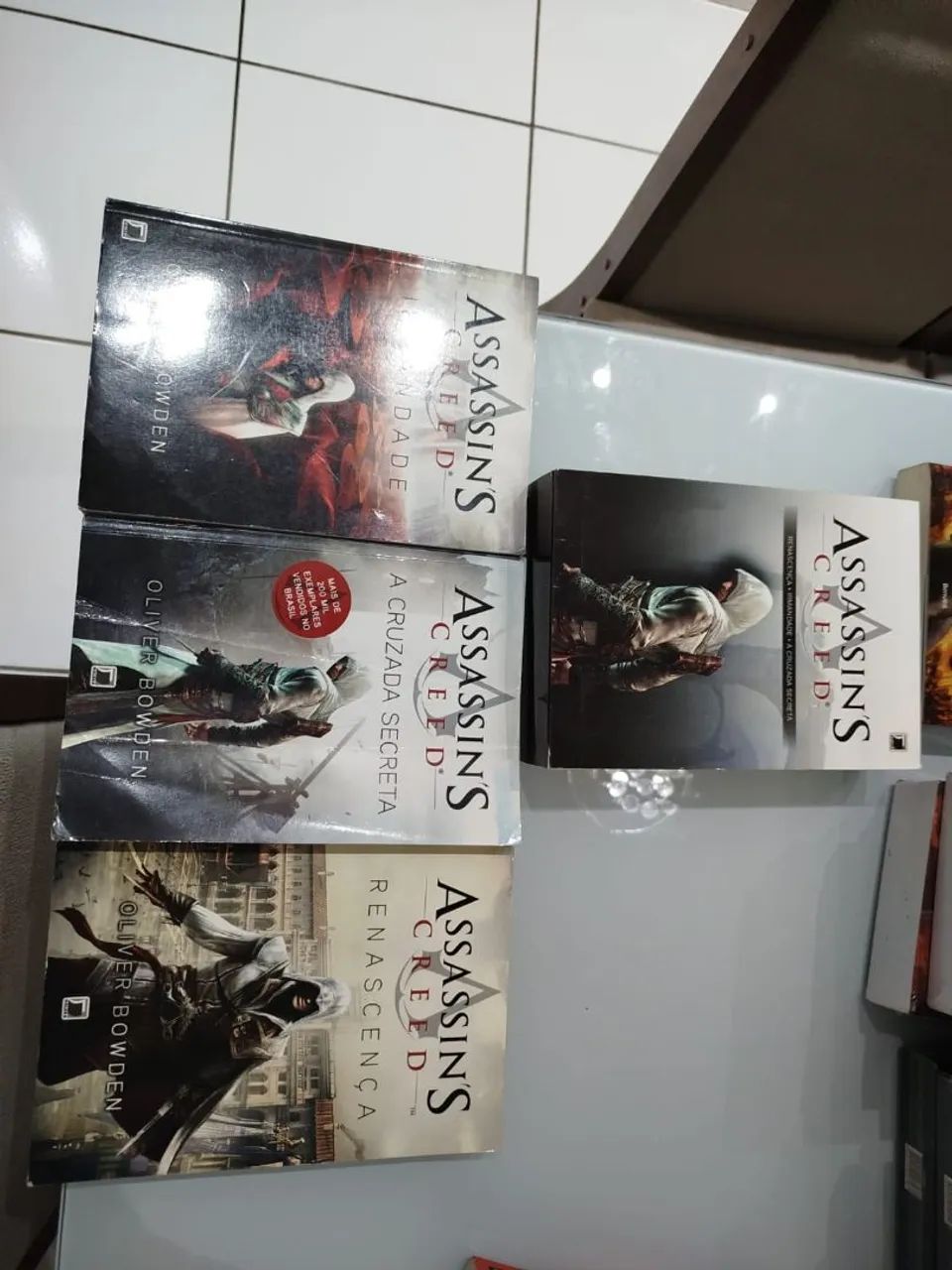 Livros gamers (uncharted, Assassins Creed 1,2,3 e God of war) - Foto 2