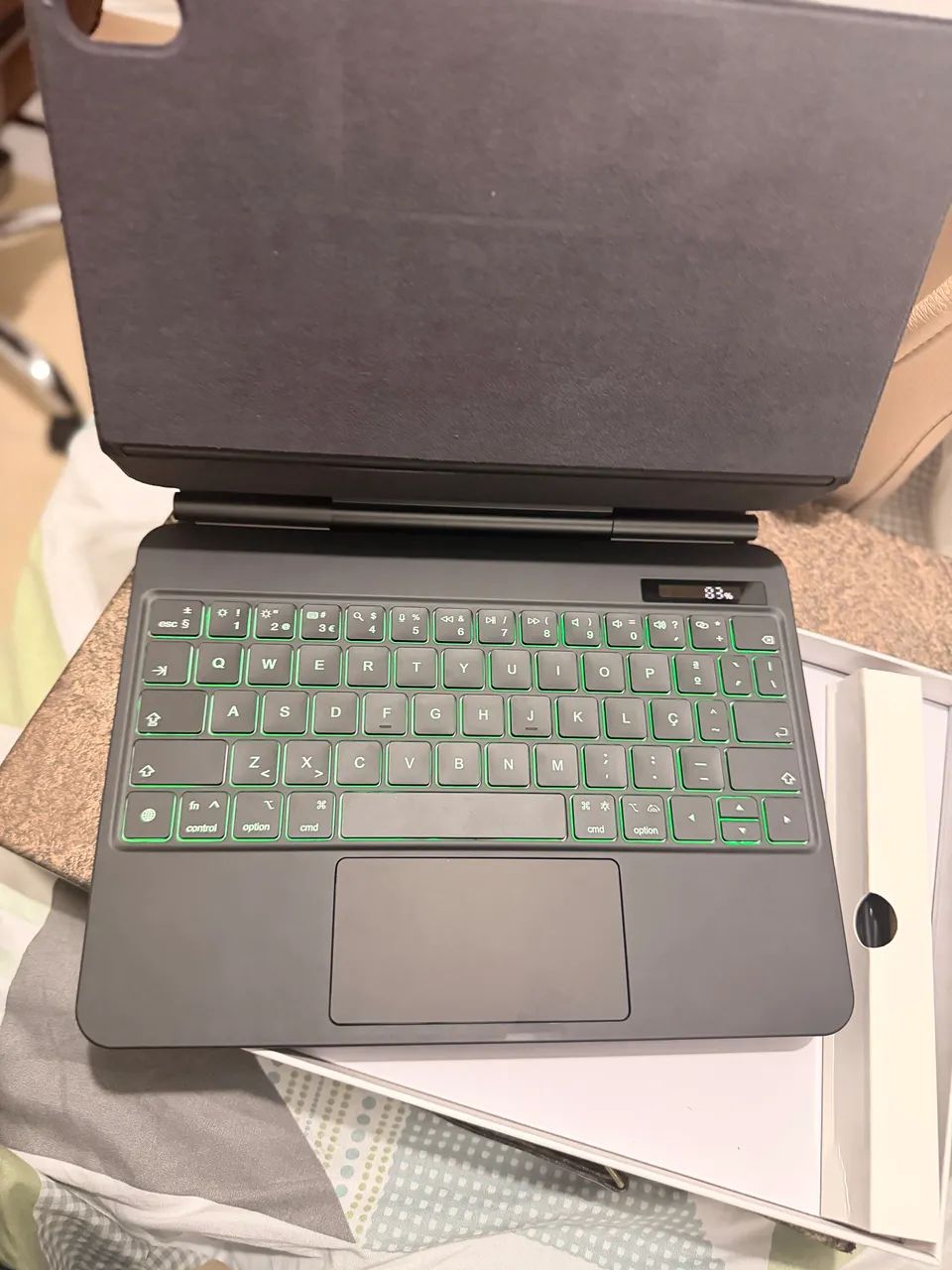 Capa com teclado para iPad  - Foto 4