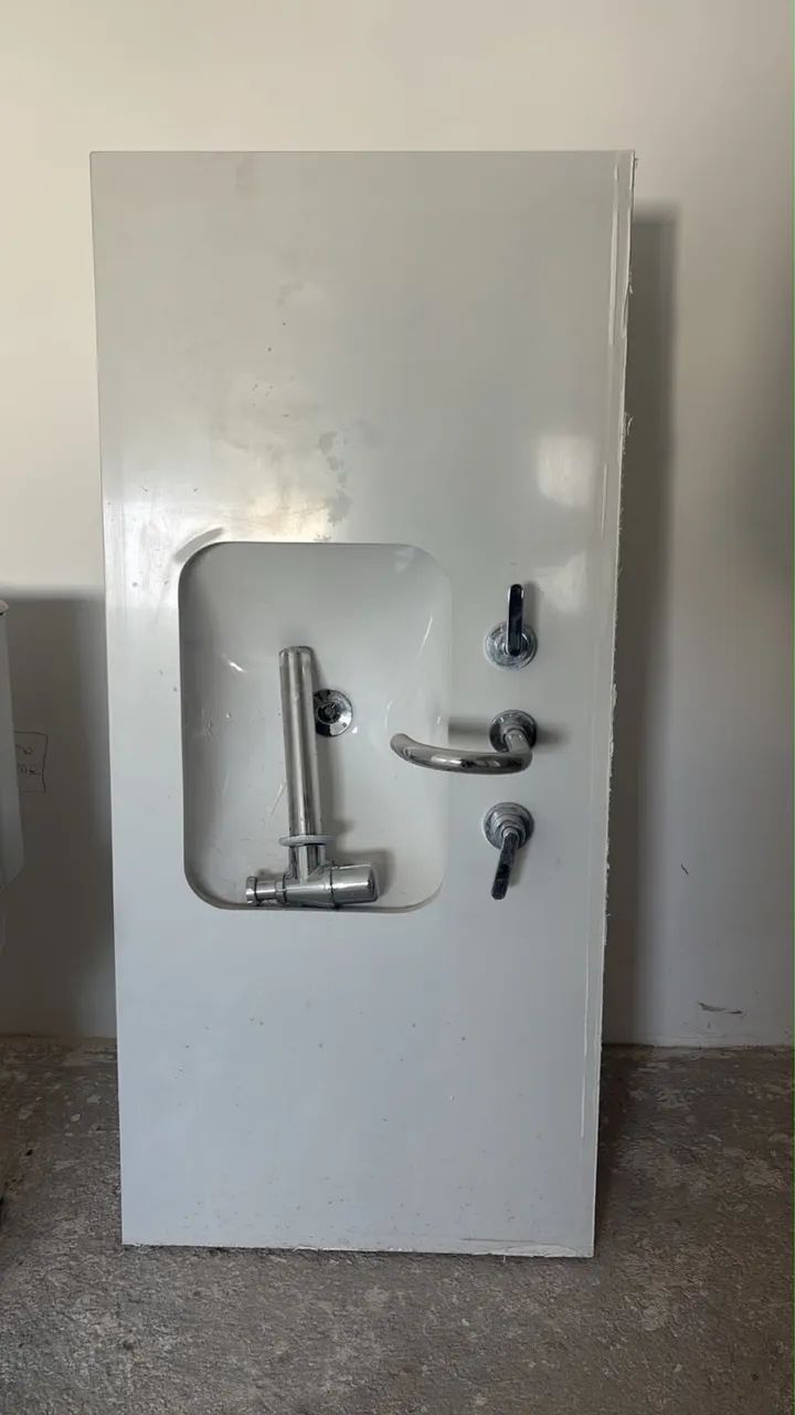 Bancada de banheiro em silestone com cuba e torneira 