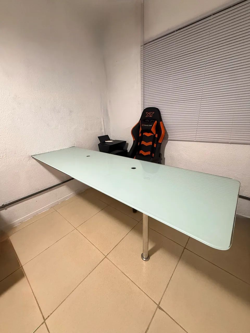 Mesa de Escritório em Vidro 2m x 60cm - Grande e Espaçosa - Foto 2