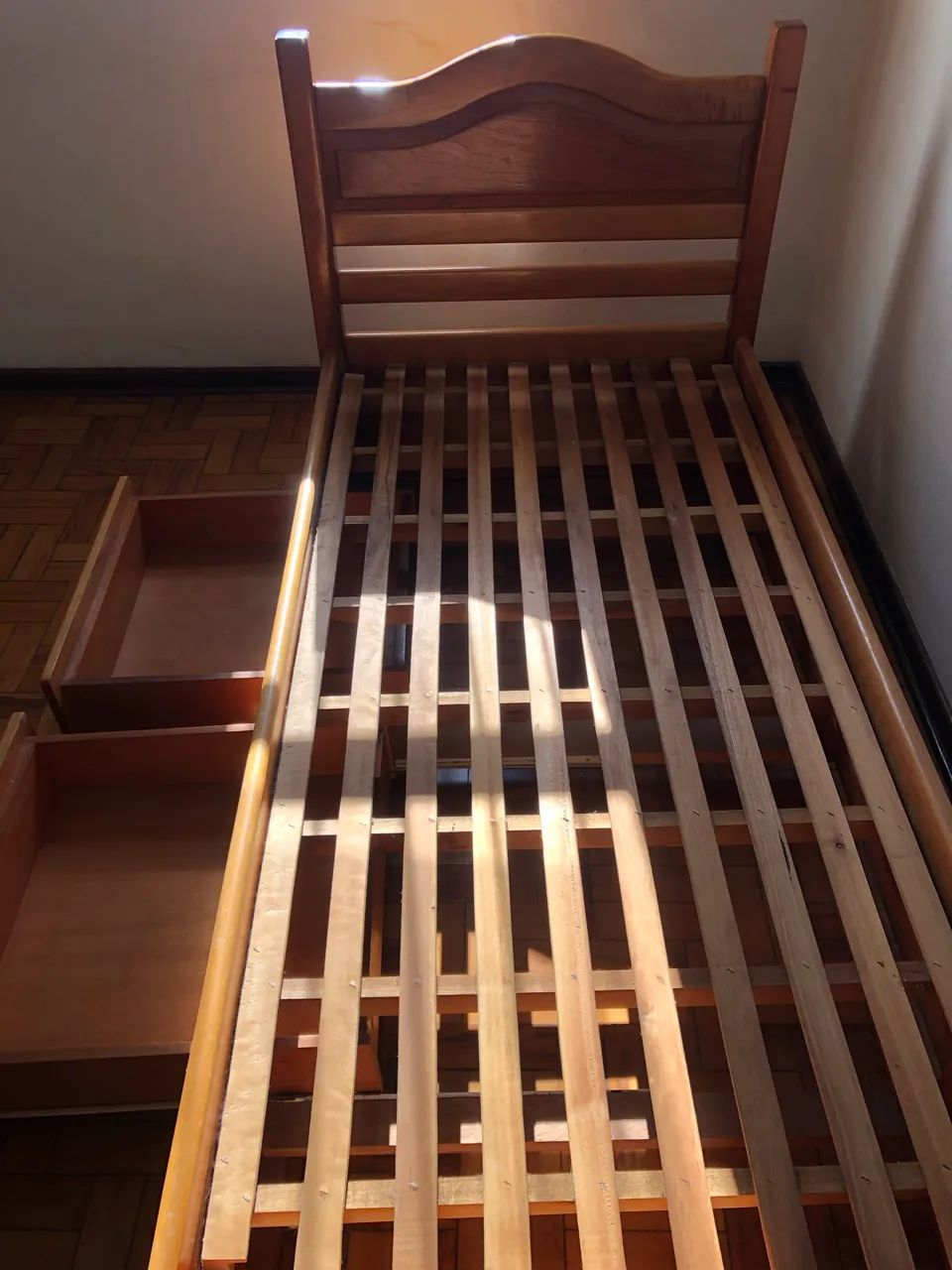 Cama de solteiro maciça com gavetas - Foto 3