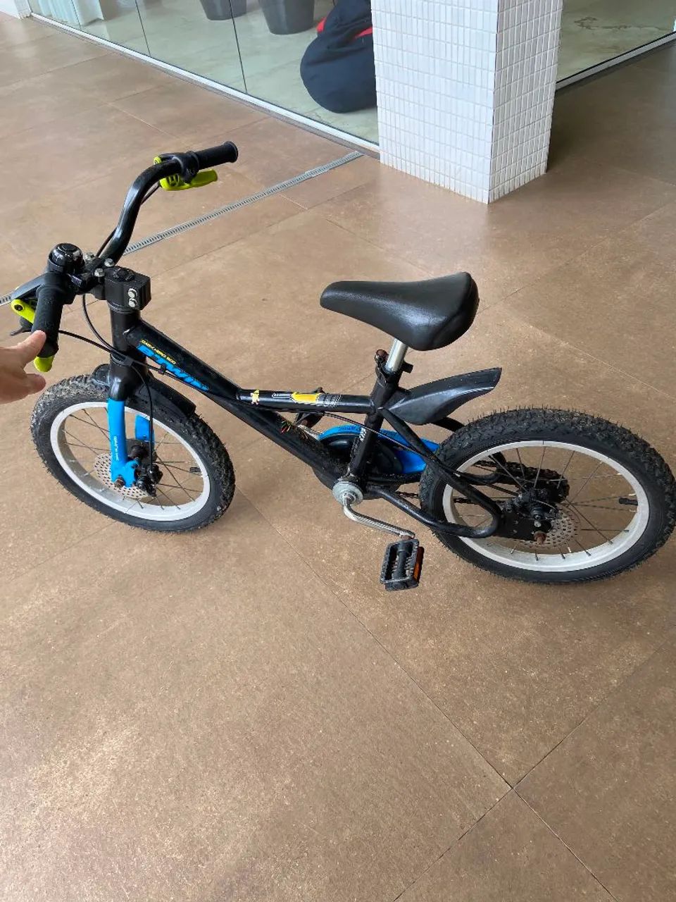 BICICLETA 16 POLEGADAS 4,5-6 ANOS 500 DARK HERO B'TWIN - Foto 4