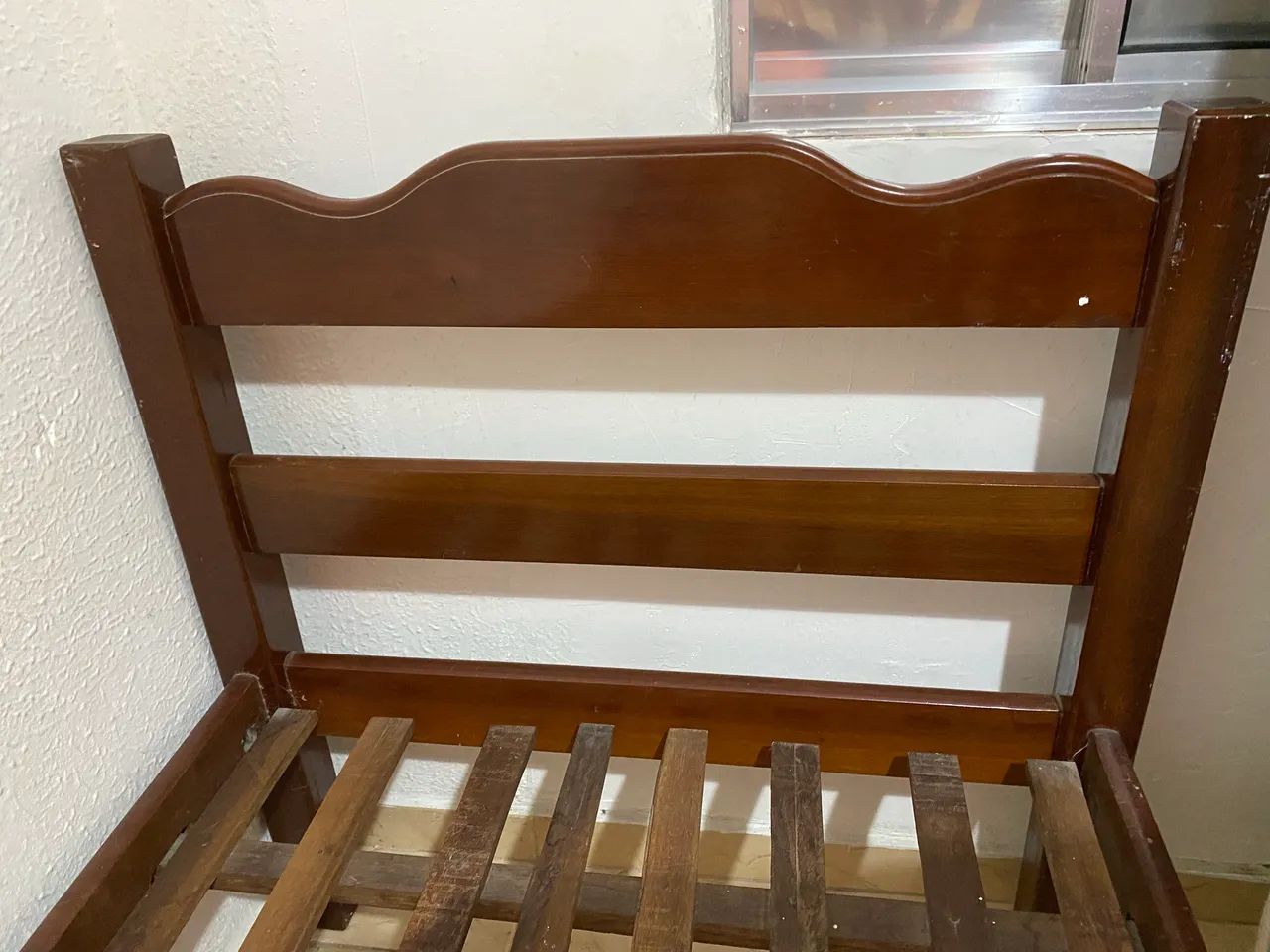 Cama de madeira maciça com colchão  - Foto 3