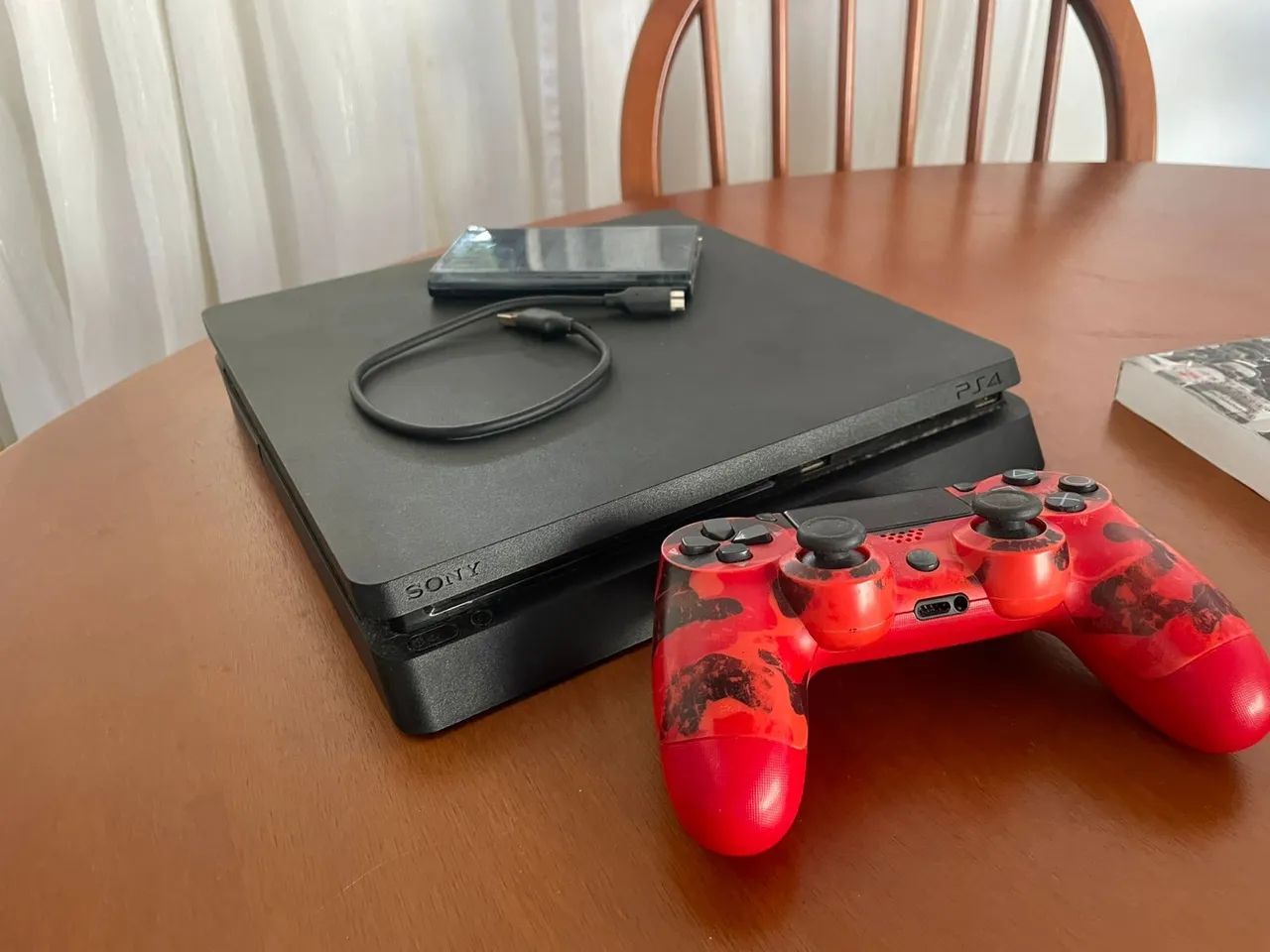 PS4 com um SSD INTERNO de 500gb, um hd externo de 150gb e um controle
