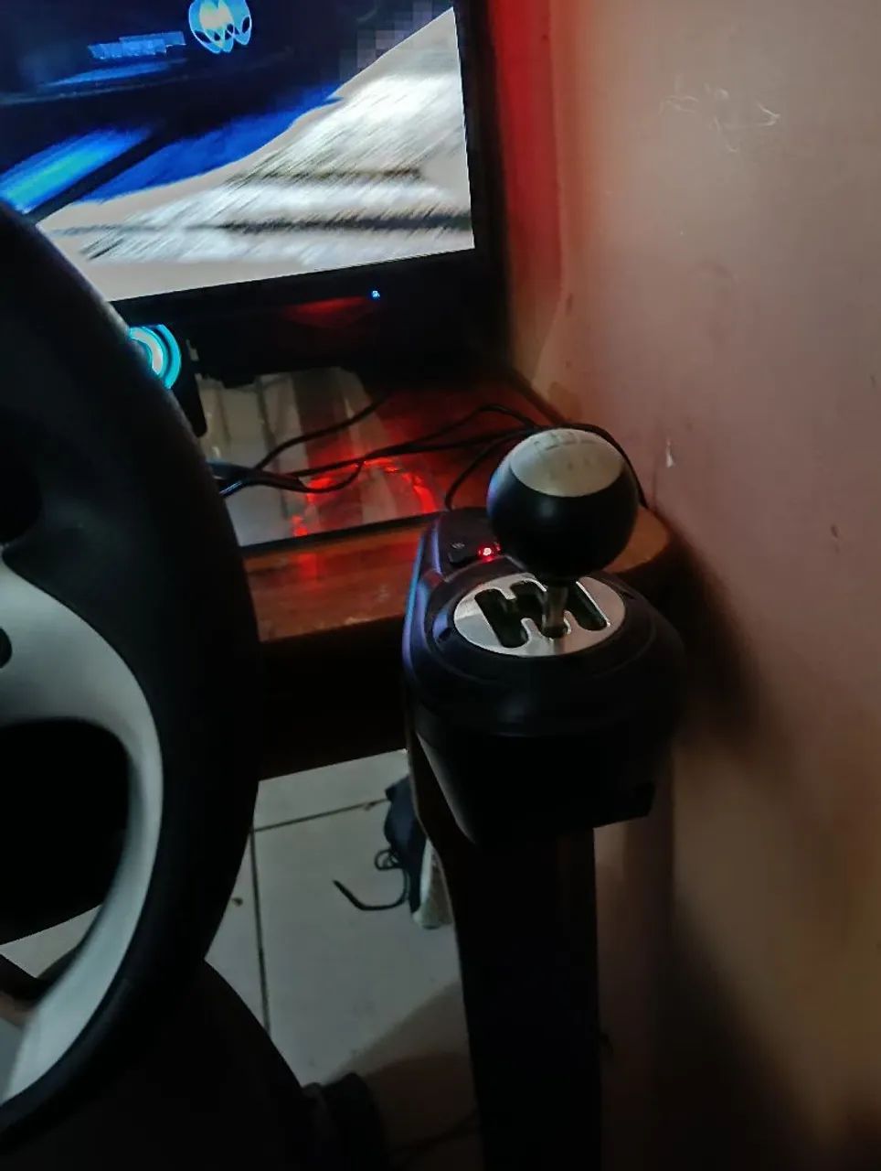 Volante com força feedback w270 4 mês de uso - Foto 3