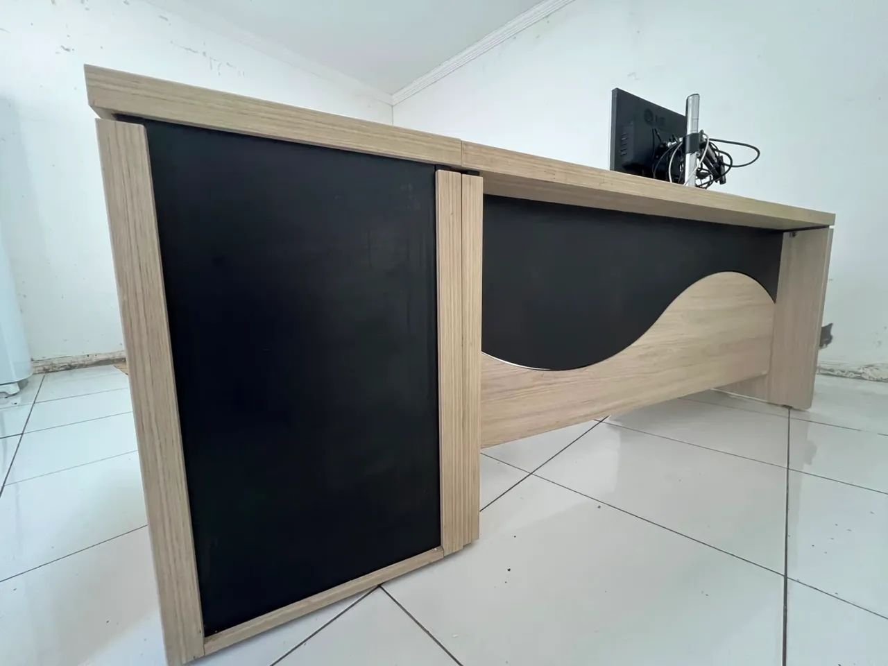 Mesa para escritório com gaveteiro  - Foto 2