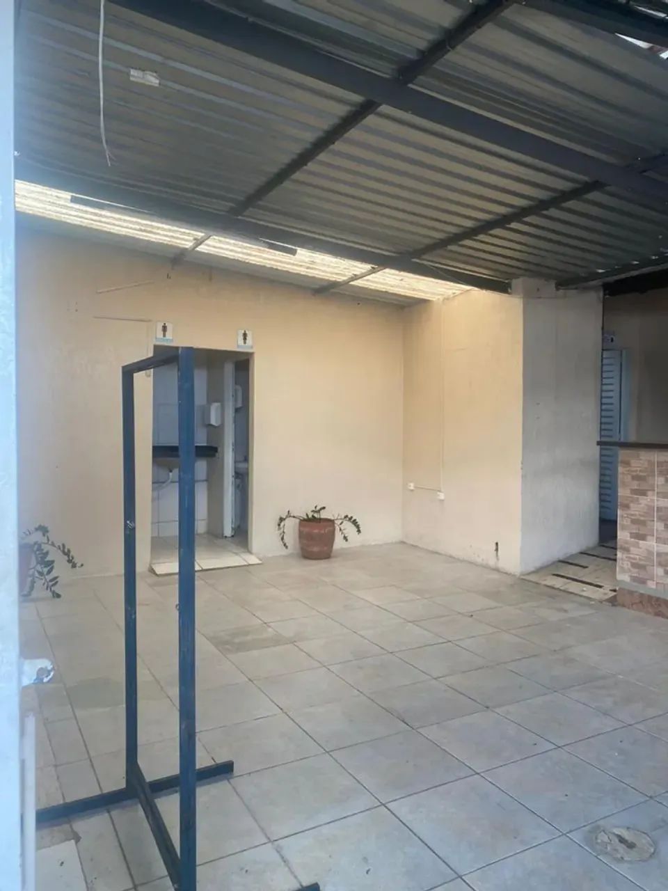 ALUGA-SE PONTO COMERCIAL + CASA AOS FUNDOS NA UNIVERSITARIA - Foto 6