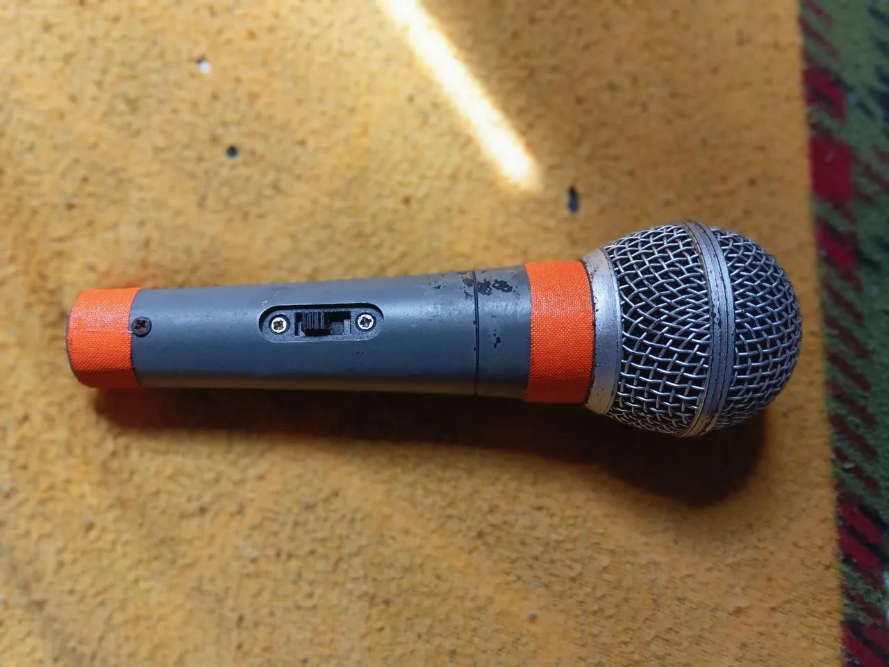 Microfone com fio