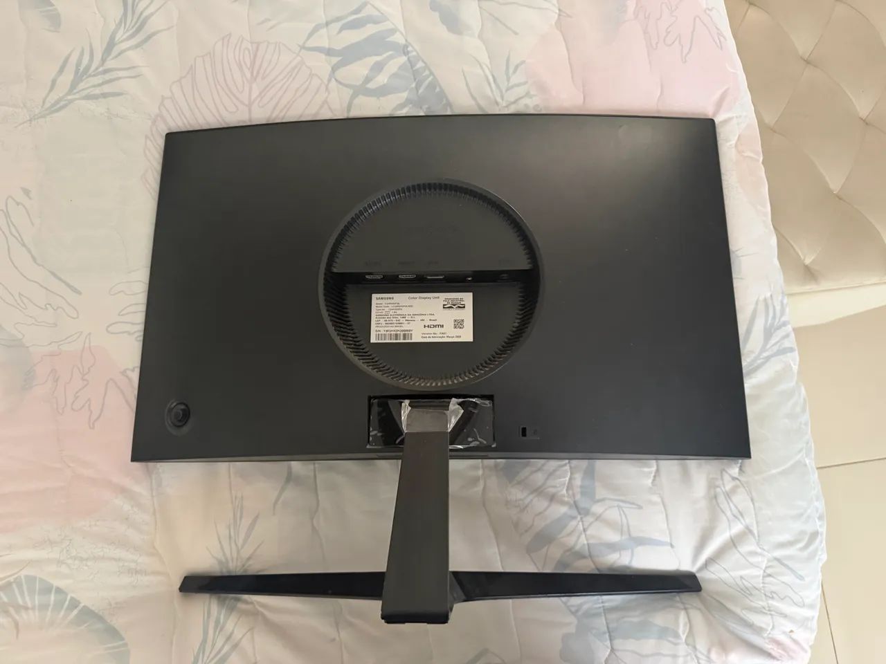 Monitor Samsung curvo full HD, 144hz - Foto 2