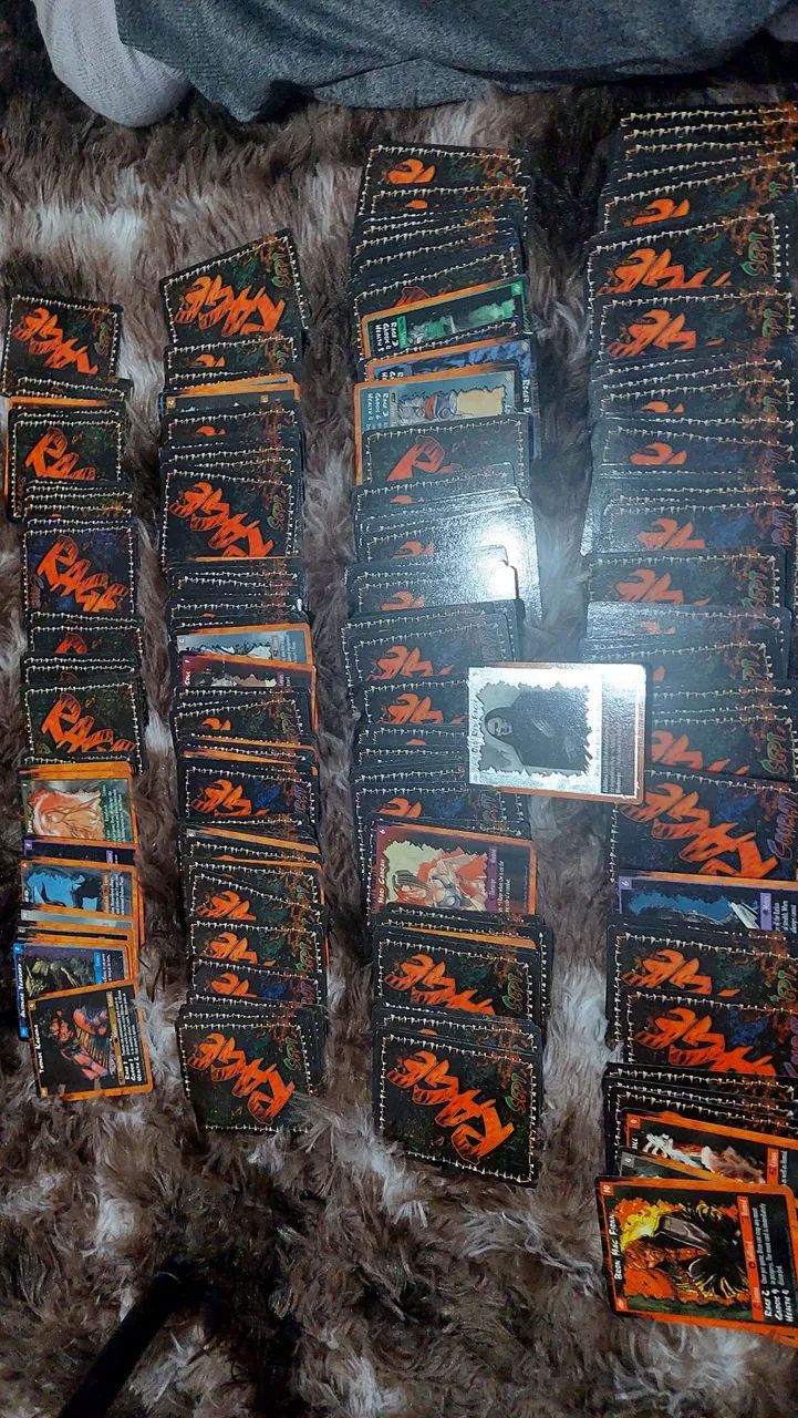 Jogo de cartas RAGE com 273 cartas