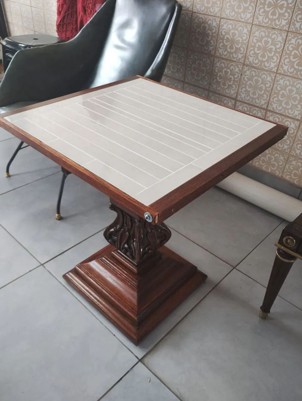 Mesa de madeira com porcelanato - Foto 3