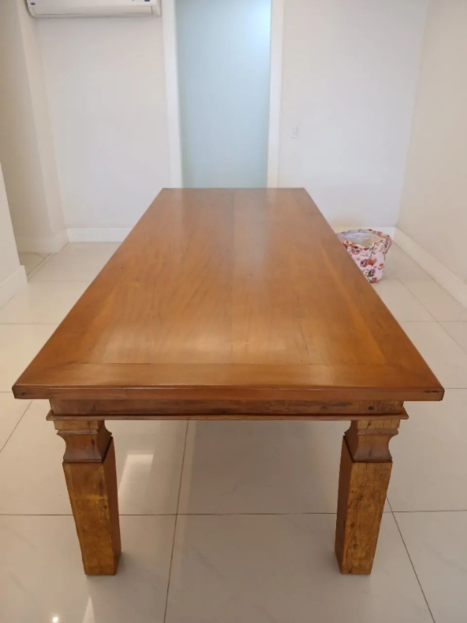 Mesa em Madeira Maciça com 8 Cadeiras - Foto 3