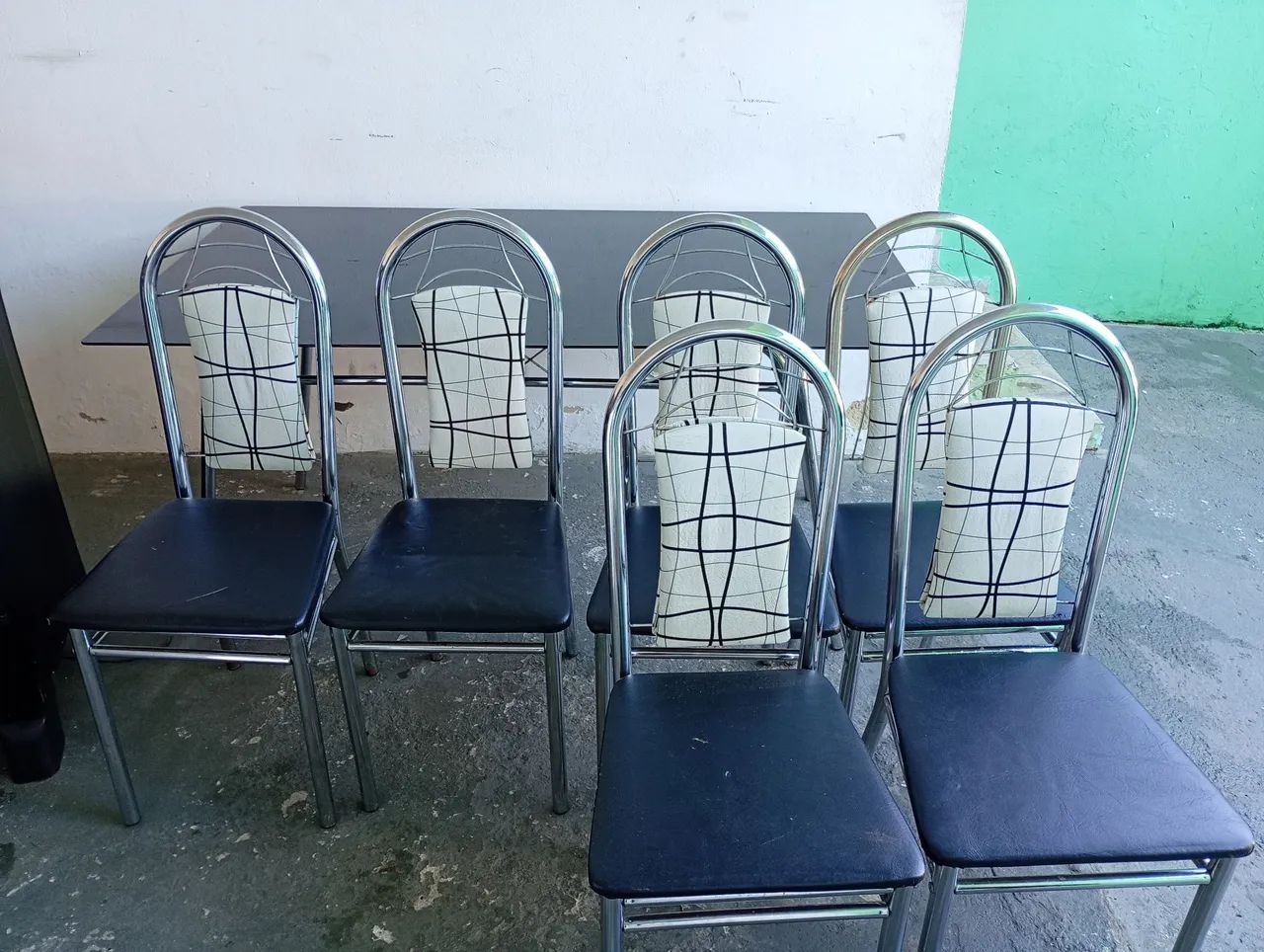 Mesa de vídro com 6 cadeiras 