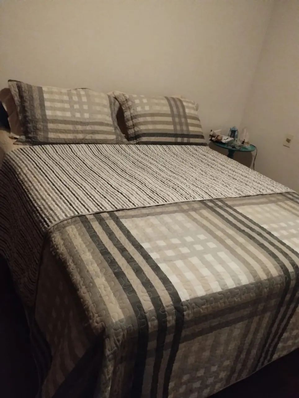 Cama Queen com box baú 