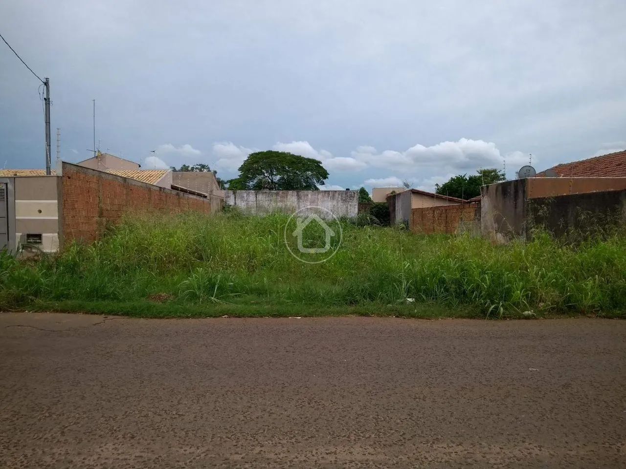 TERRENO COM BOA METRAGEM NO ASFALTO - Foto 2