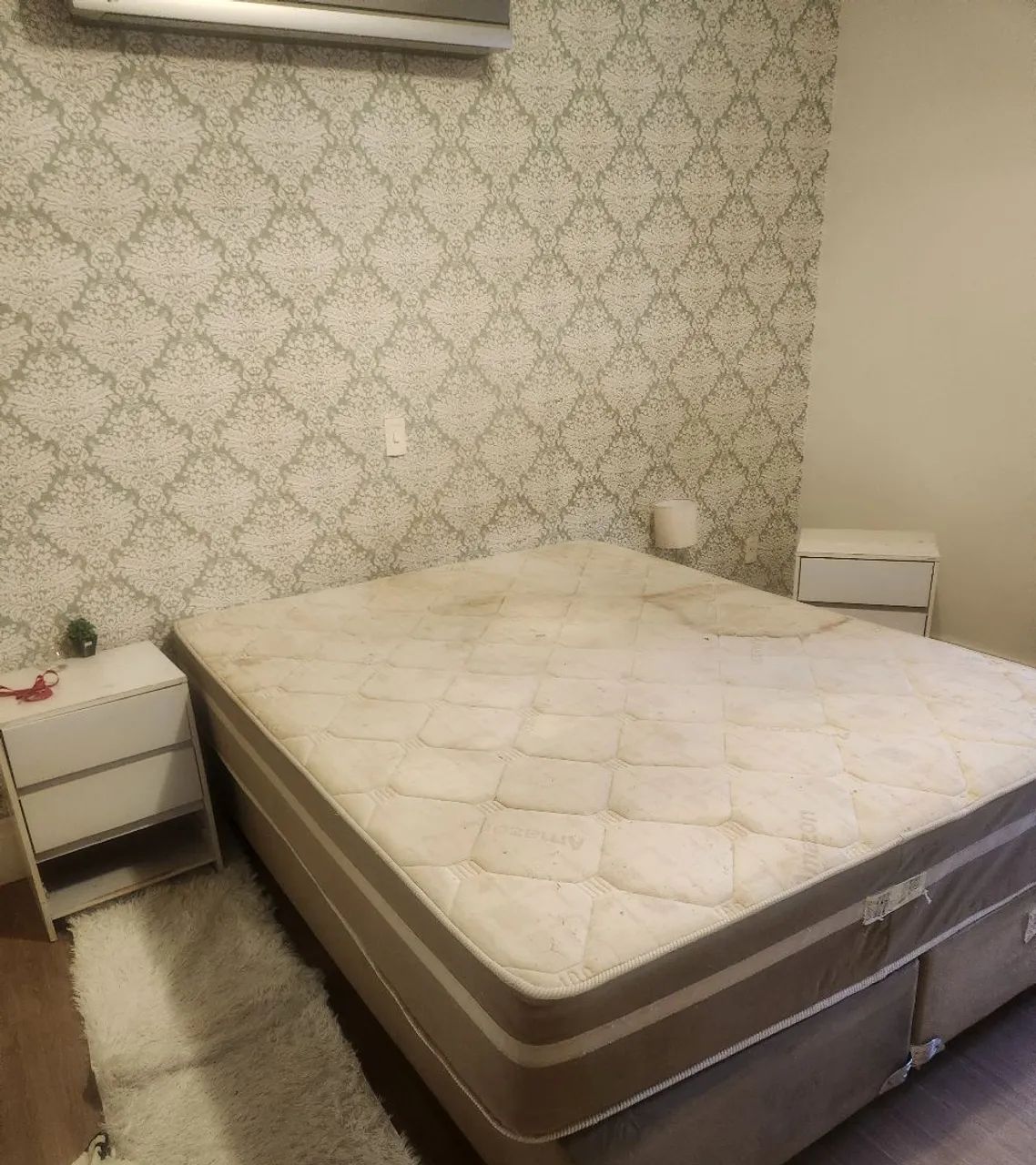 Cama box Queen, Box sem revestimento, com saia e dois criados - Foto 4