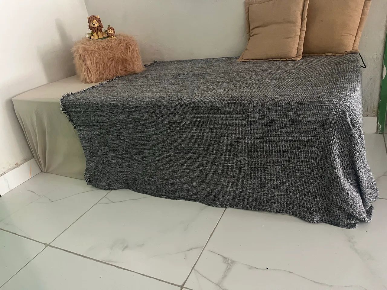 Cama solteiro semi nova