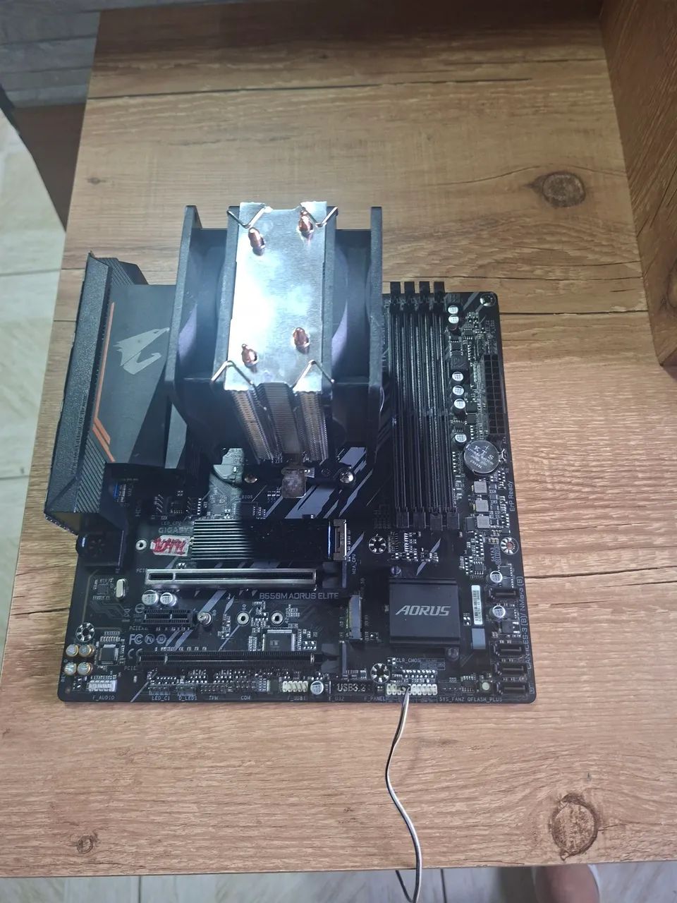 Placa mãe AORUS B550 Elite  - Foto 3