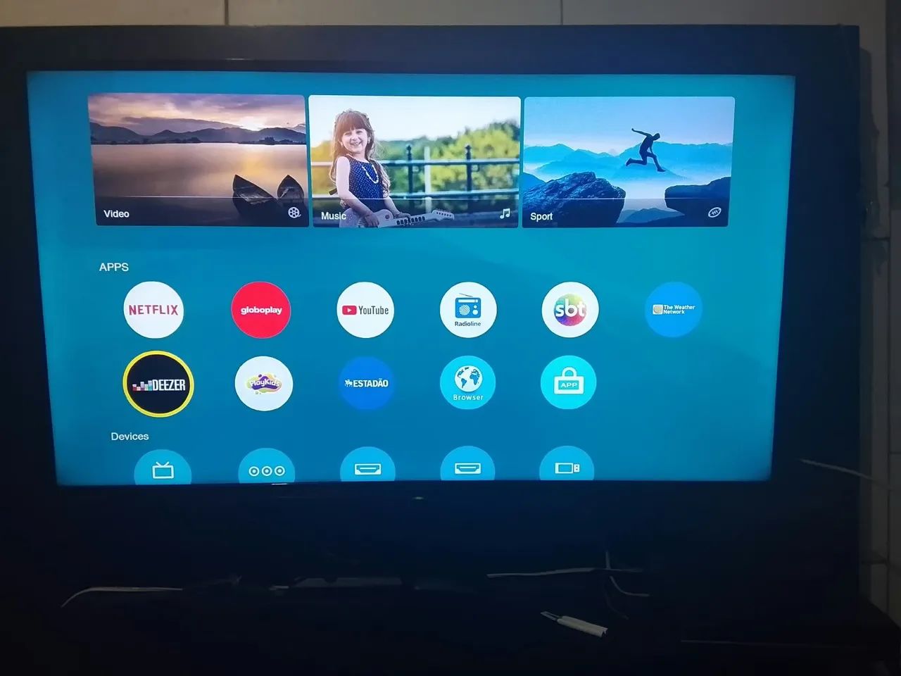 TV Panasonic de 42 polegadas com pouco tempo de uso