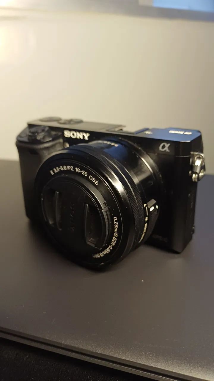 Sony a6000 + Lente + acessórios 