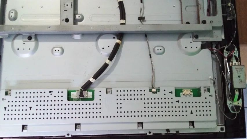 TV Sony 46" e TV AOC 32"--placas - Foto 4