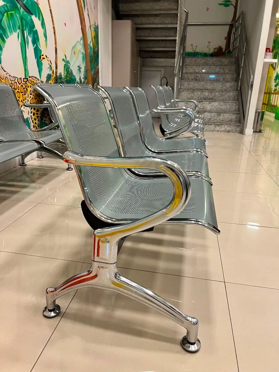 4 LONGARINA DE AÇO - BANCOS PARA RECEPÇÃO  - Foto 4