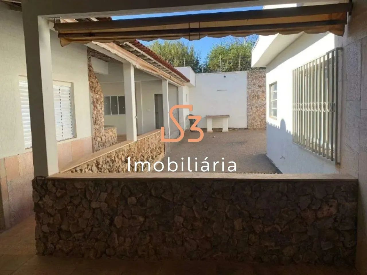CASA COMERCIAL em UBERLÂNDIA - MG, BRASIL - Foto 2
