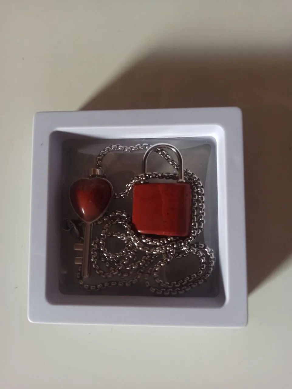 Pingente Cadeado e Chave com Jaspe Vermelho | Amuleto de Proteção e Força - Foto 2