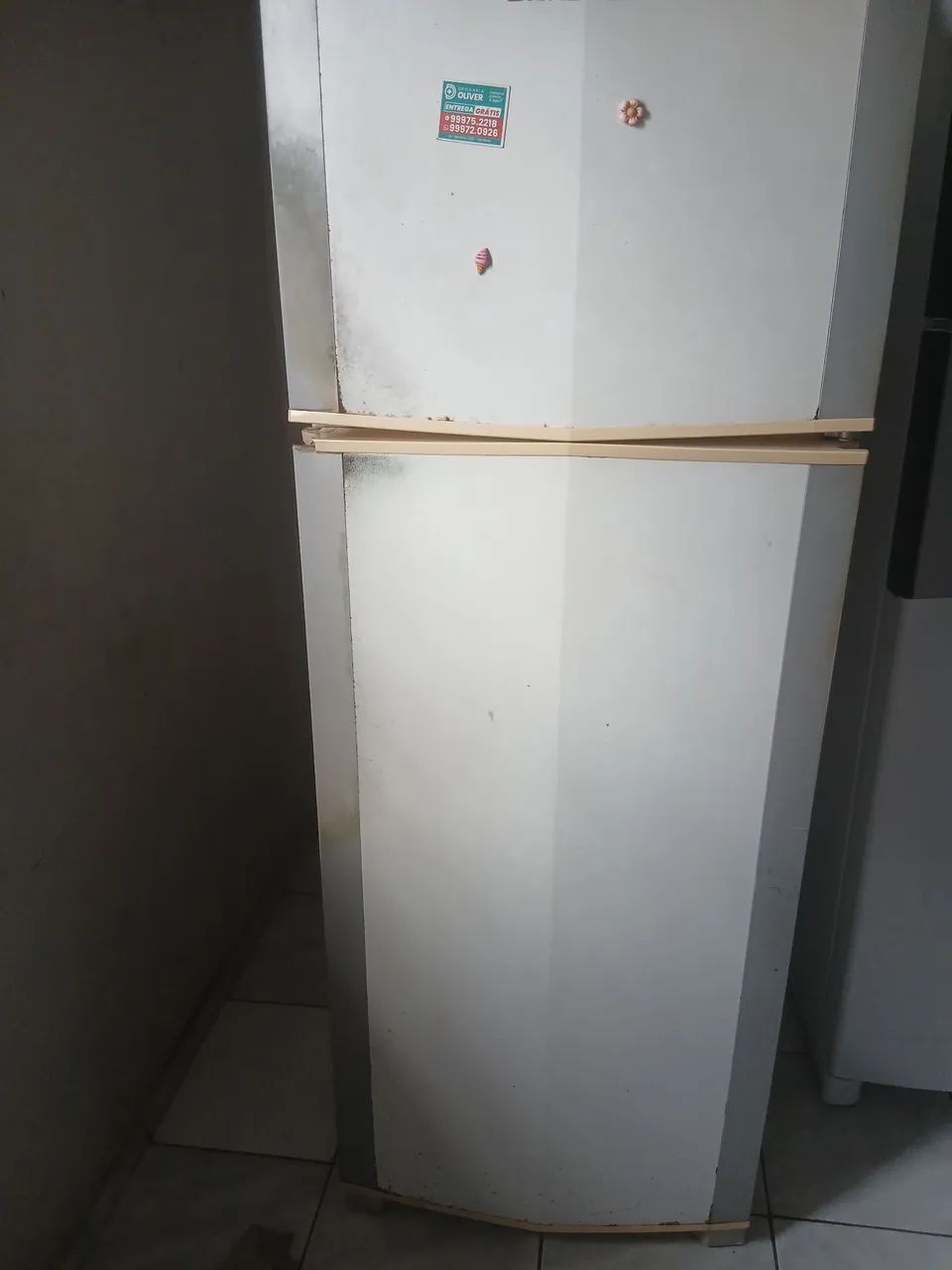 Vendo geladeira com defeito 