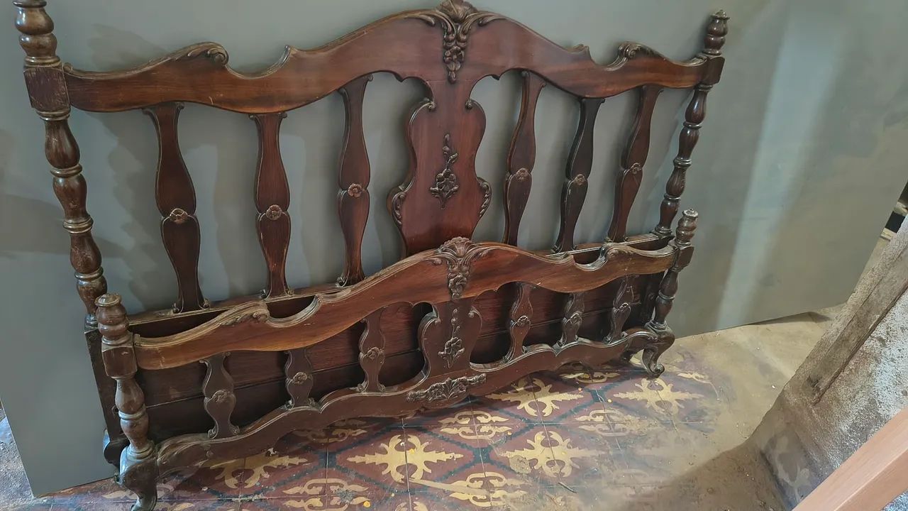Cama antiga maciça entalhada! - Foto 5