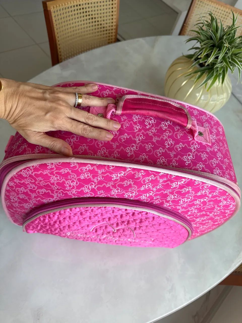 Vendo linda mala da Lilica Ripilica rosa, toda bordada  - Foto 4