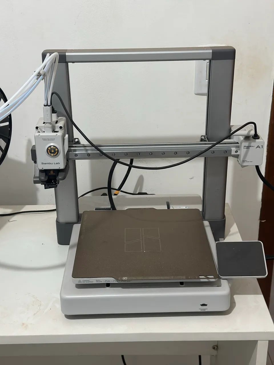  BAMBU LAB A1 COMBO + AMS LITE - APENAS 65 HORAS DE USO - Foto 3