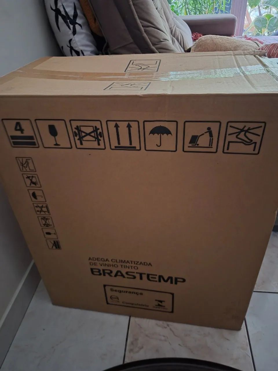 ADEGA BRASTEMP NA CAIXA