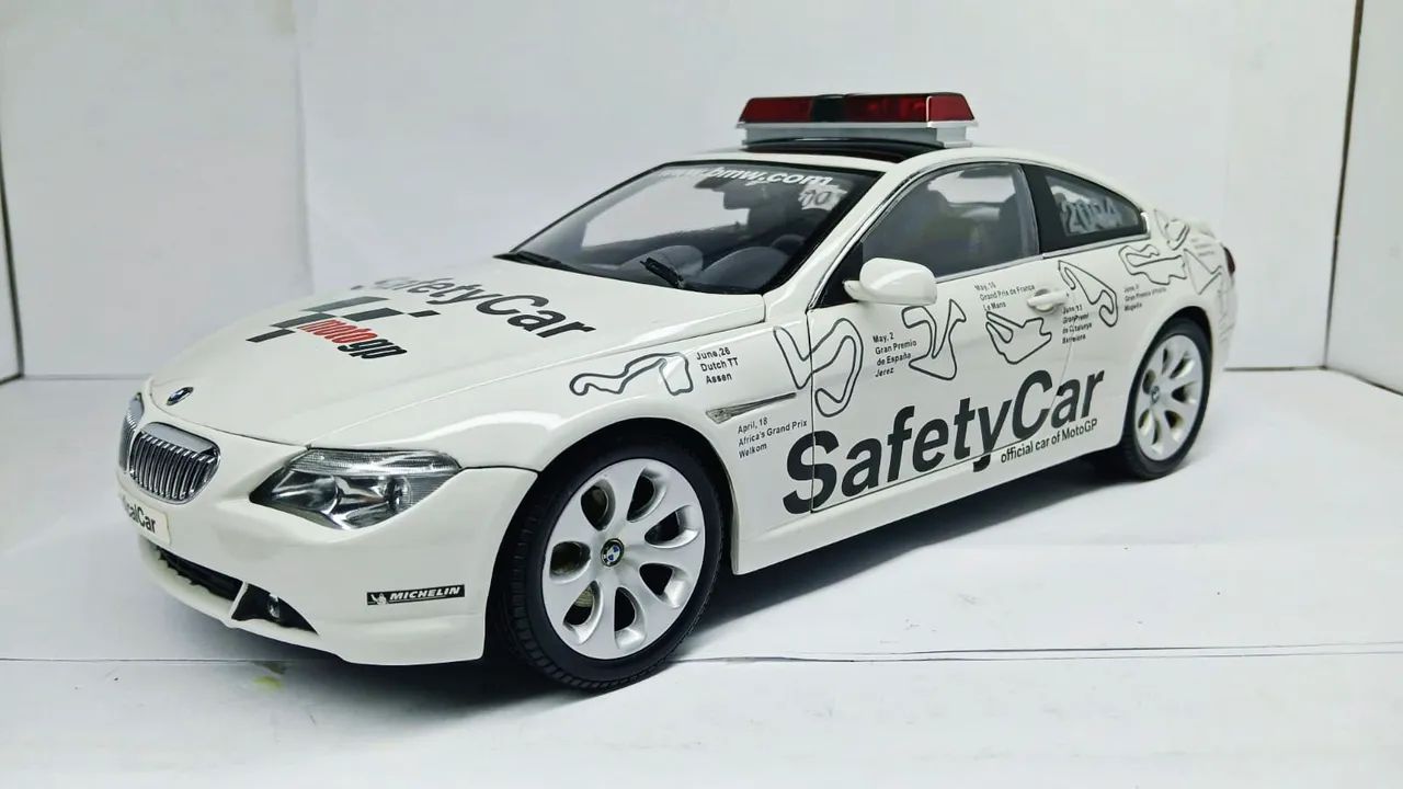 Miniatura BMW 645Ci Coupê 1/18