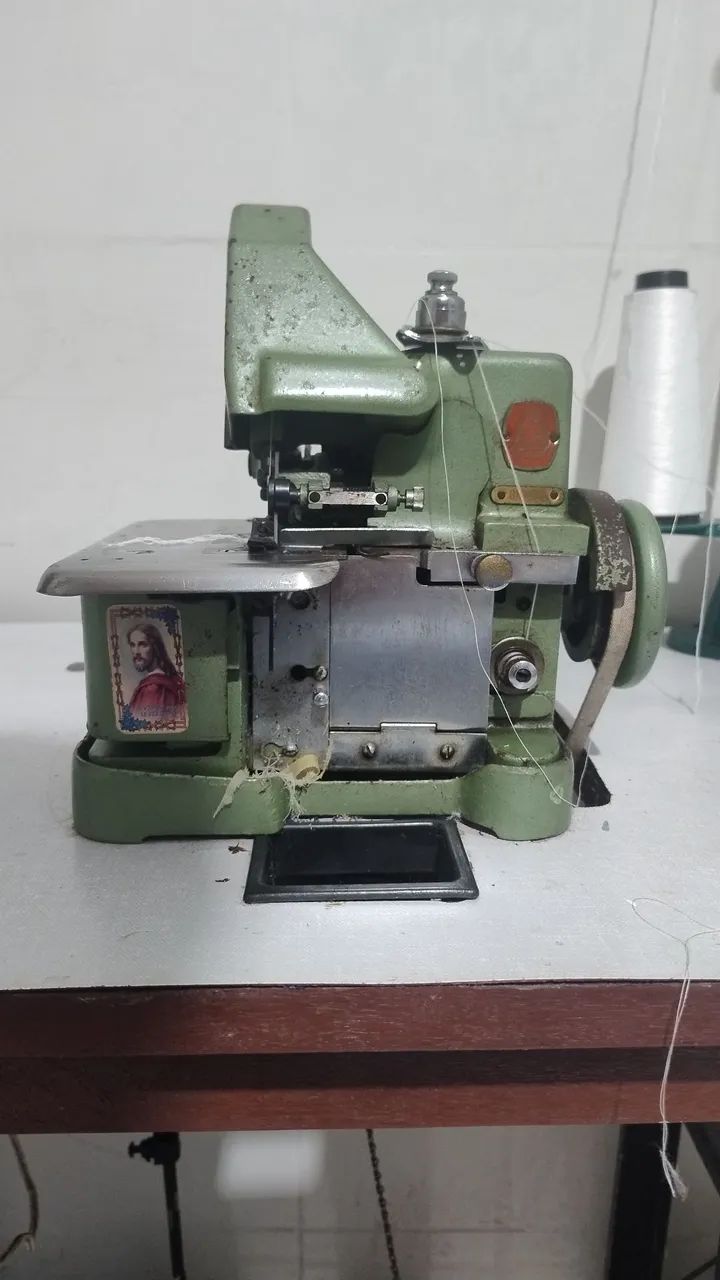 Vende-se uma Máquina Overlock - Foto 2
