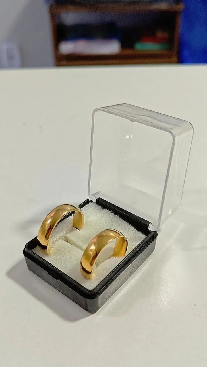 Par de Alianças Folheada a Ouro 18k<br> - Foto 2