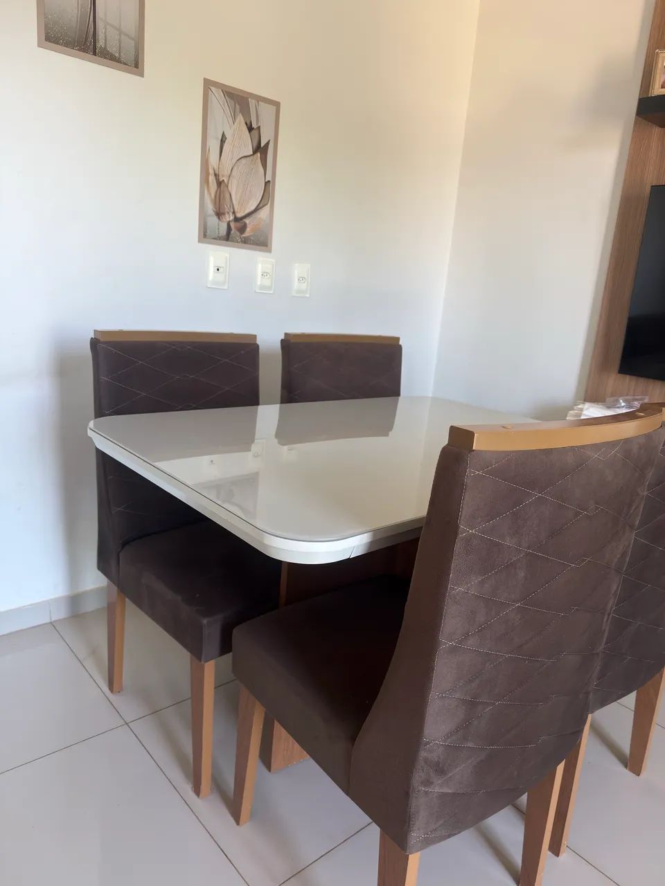 Vendo Mesa de jantar 4 lugares retangular, com tampo de vidro off/white - Foto 2