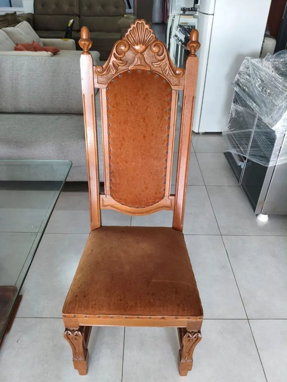 Mesa De madeira Entalhada com 6 cadeiras  - Foto 5